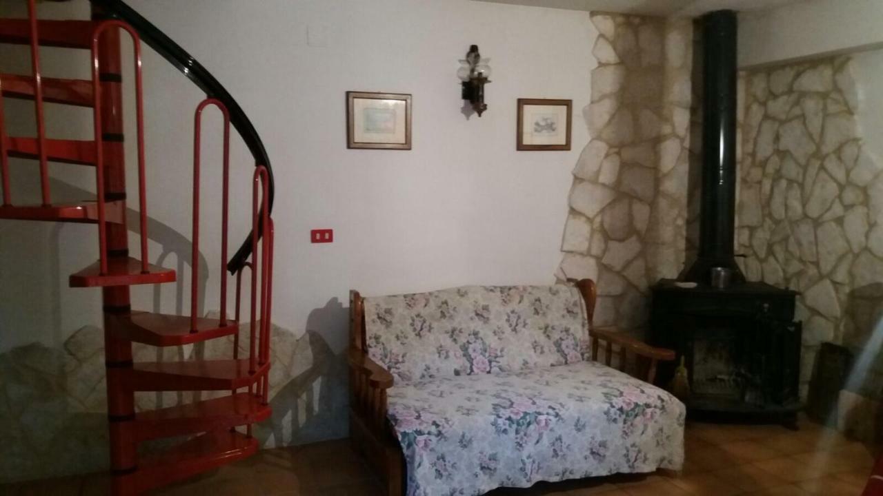 فيلا بيسكاسيروليفي Casa Con Giardino المظهر الخارجي الصورة