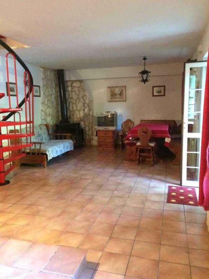 فيلا بيسكاسيروليفي Casa Con Giardino المظهر الخارجي الصورة